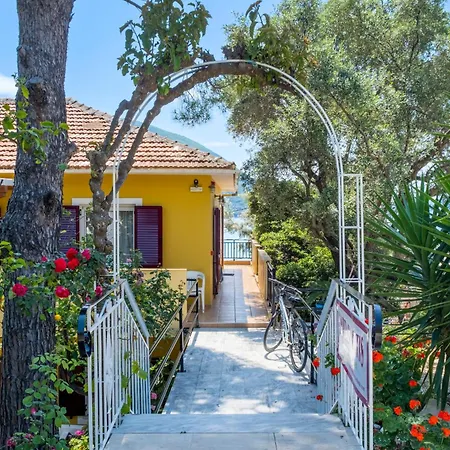 Captain Fotis 3 Apartment *